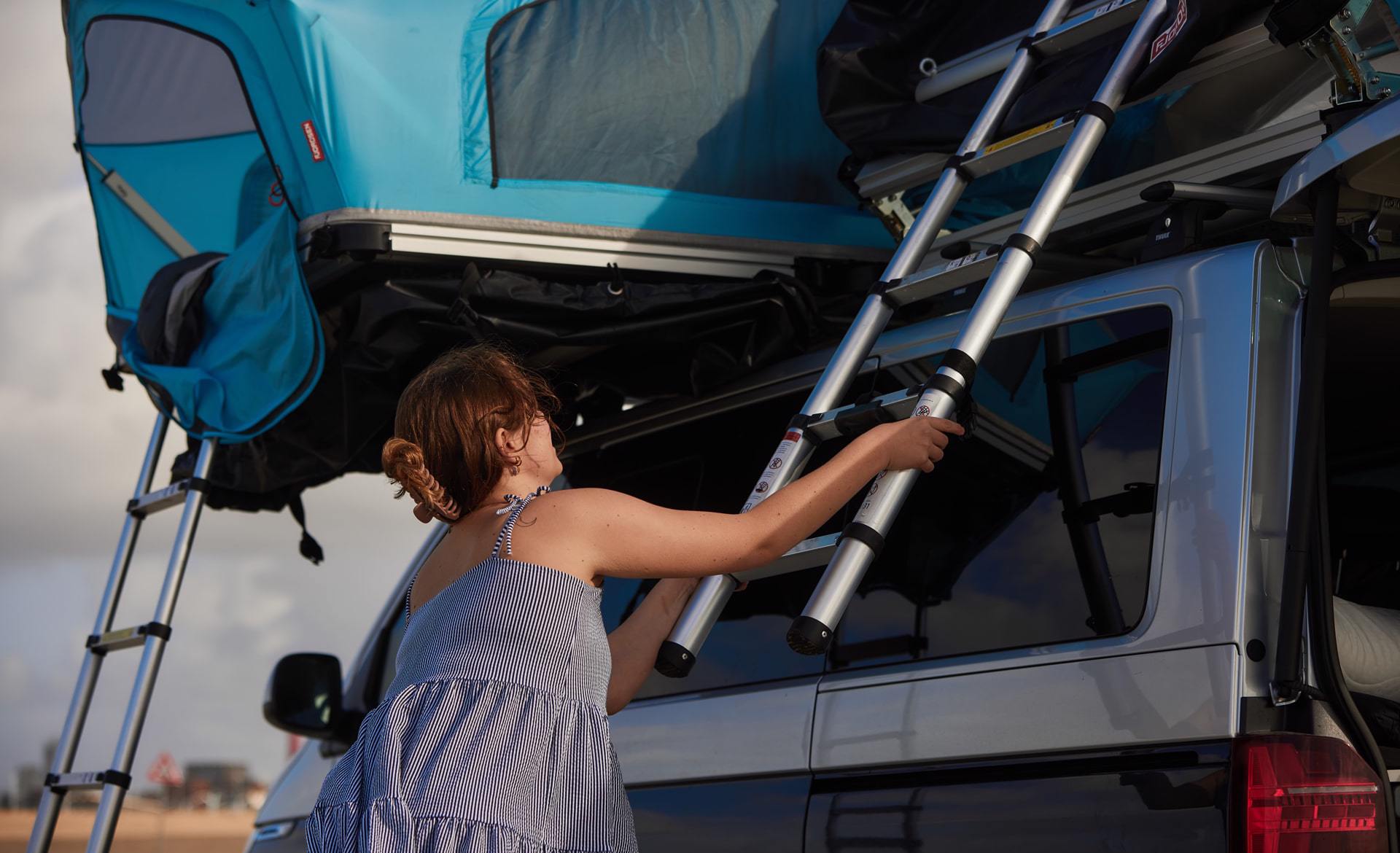 Light 140 rooftop tent